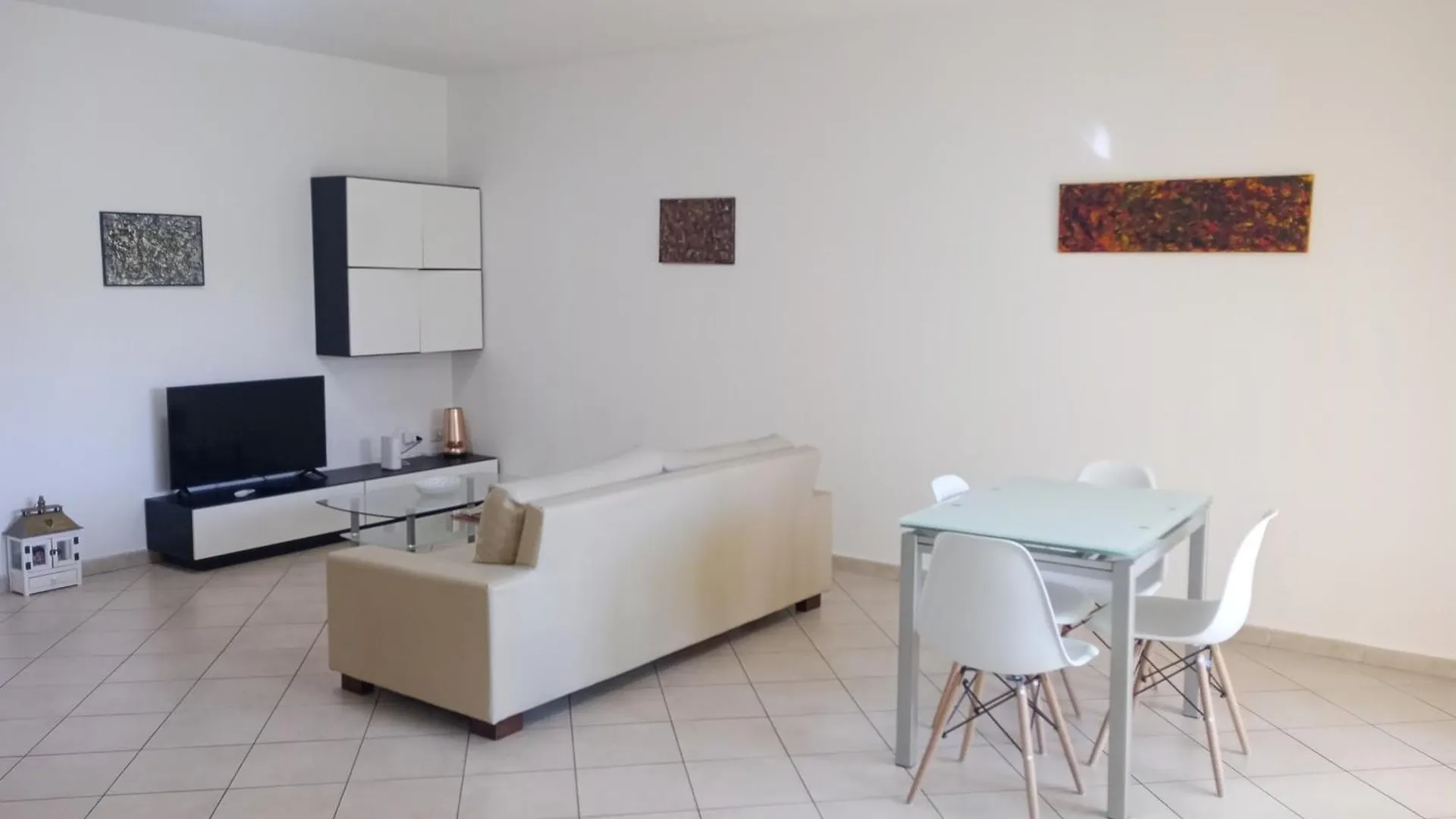 La Casa Di Rossella Nel Cuore Della Citta , Downtown Spacious Apartment オルビア イタリア